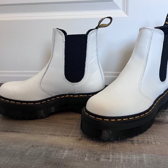 2976 Quad Platform Chelsea Boot - White - Size 6 - Picture 4 of 11